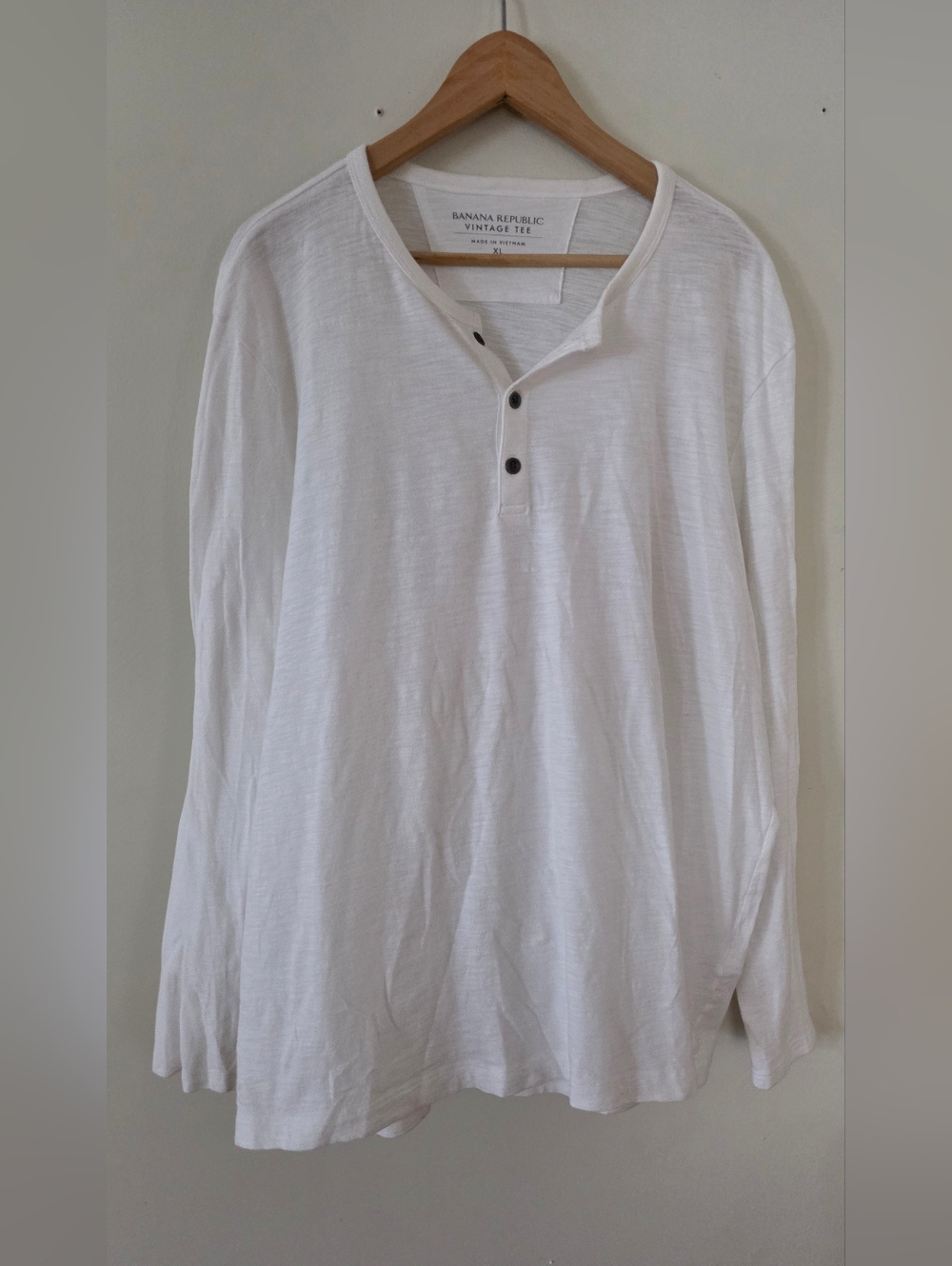 Banana Republic Men's White Long-Sleeve Henley Shirt